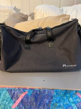 Black Duffel Bag – Travel & Gym Carryall